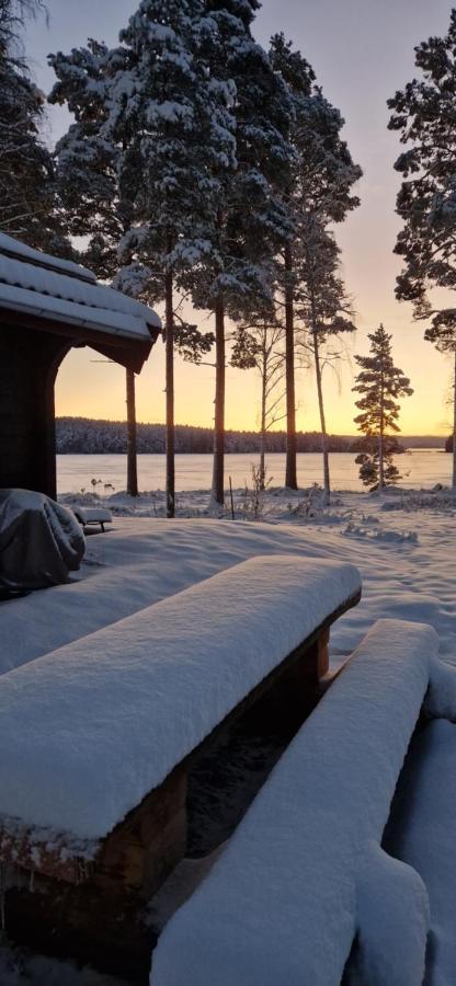 Lakeside Log Cabin Fraemby Udde Falun Exterior photo